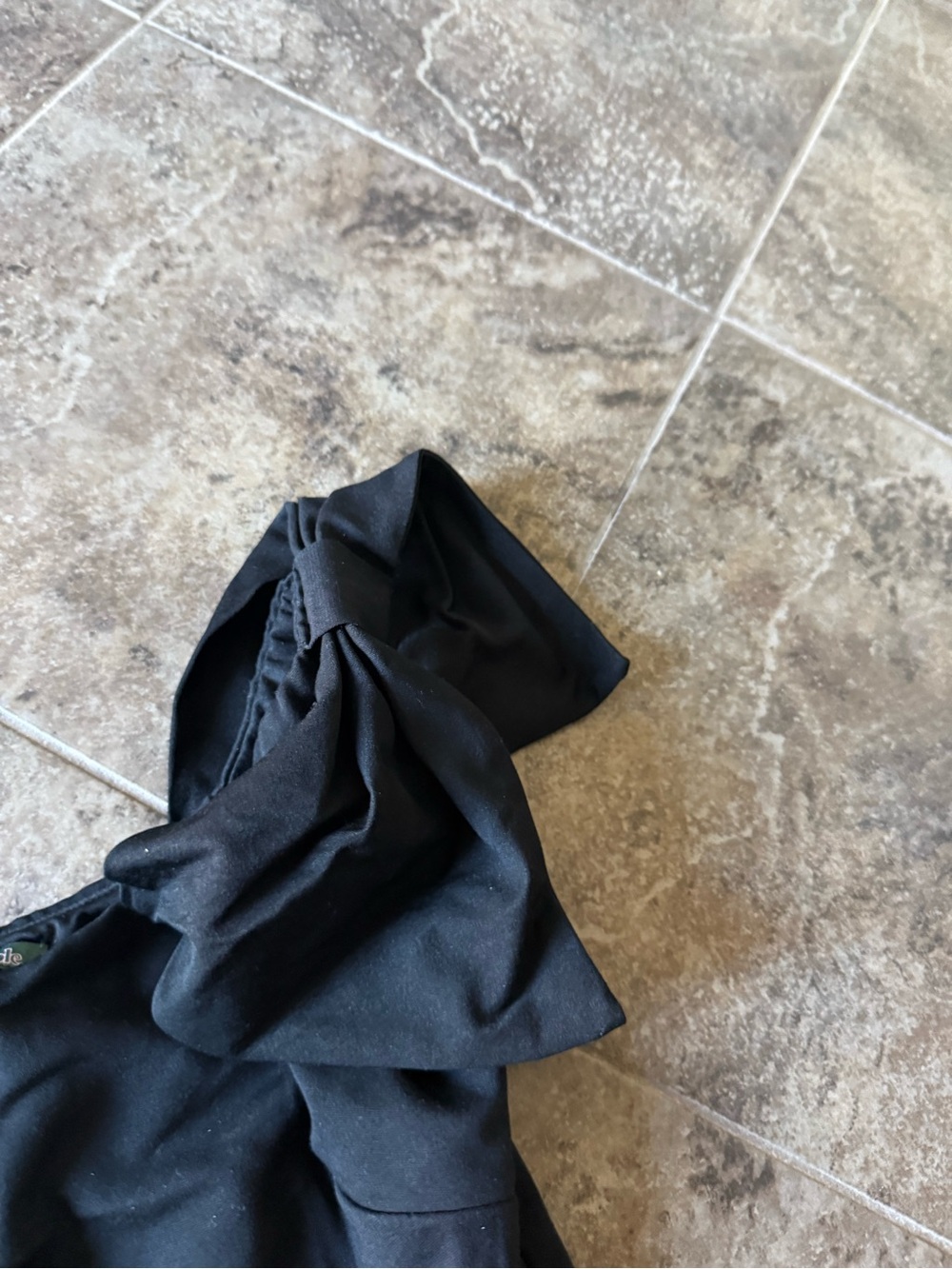 🍎Black dress with Puff bow Sleeves - Picture 3 of 6